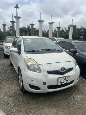 Toyota Vitz 2010 White