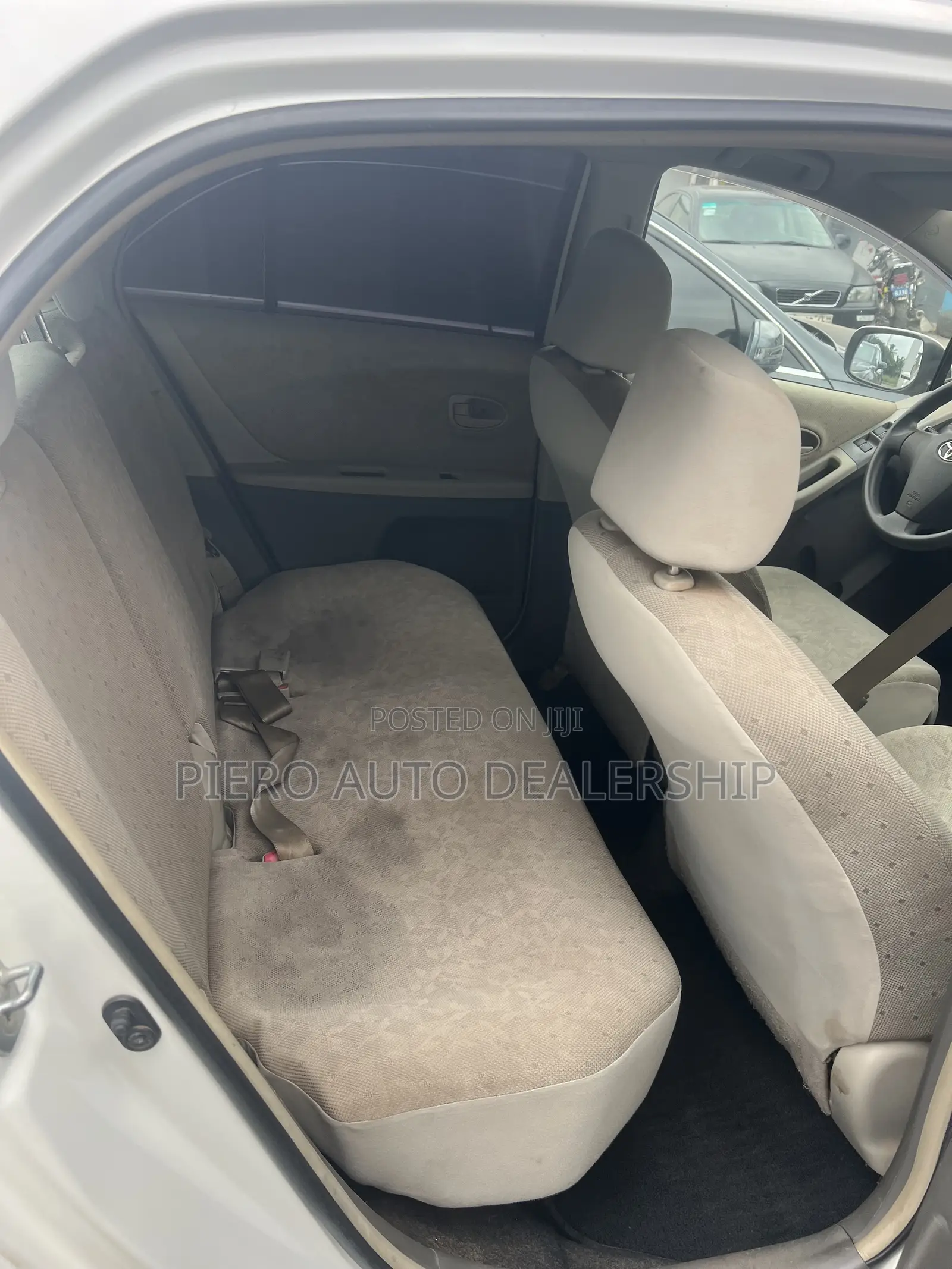 Toyota Vitz 2010 White