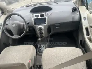 Toyota Vitz 2010 White