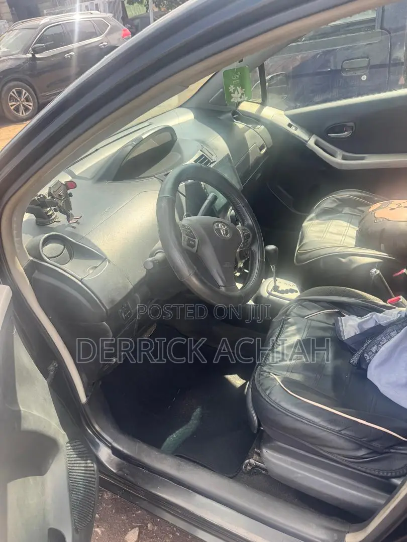 Toyota Vitz 2010 Black