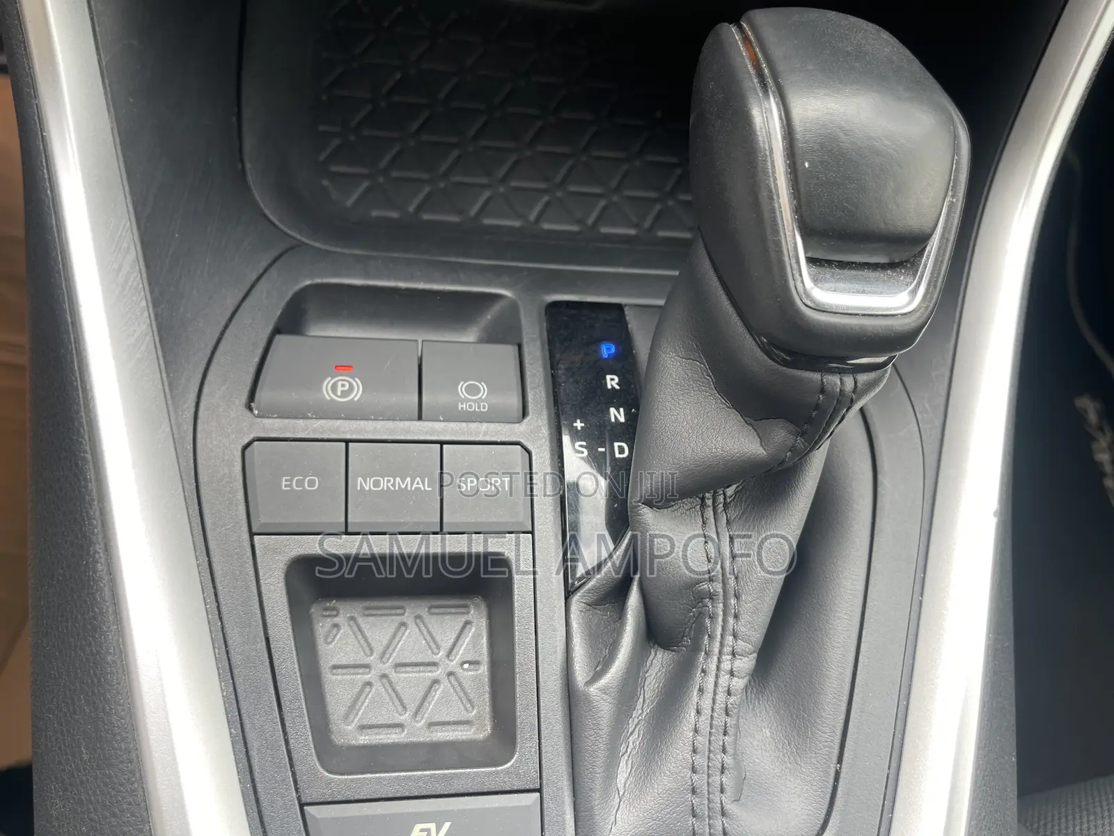 Toyota RAV4 XLE AWD 2019 Silver