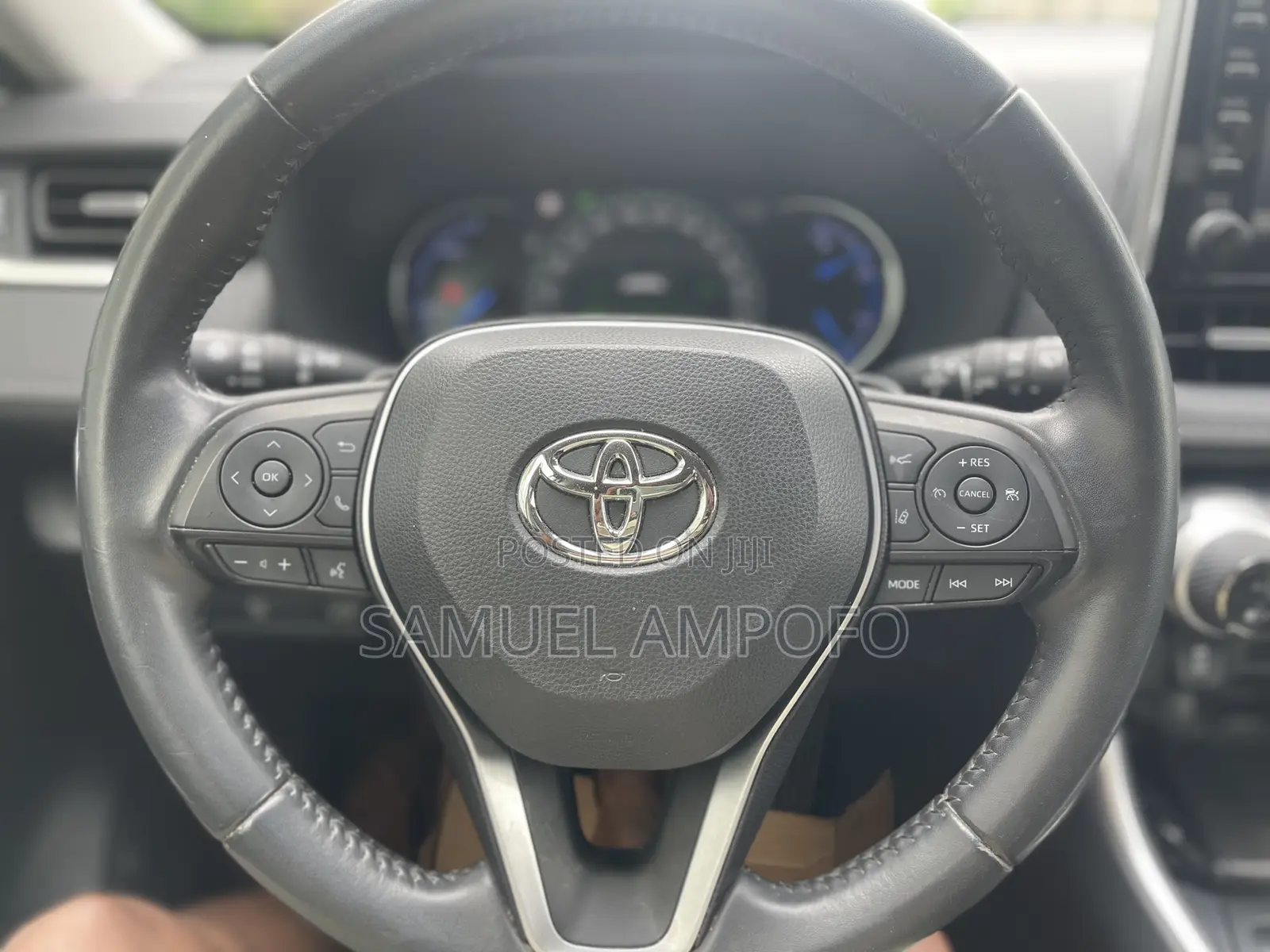 Toyota RAV4 XLE AWD 2019 Silver