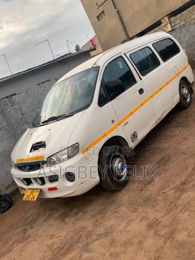 Hyundai H-100 2004 White