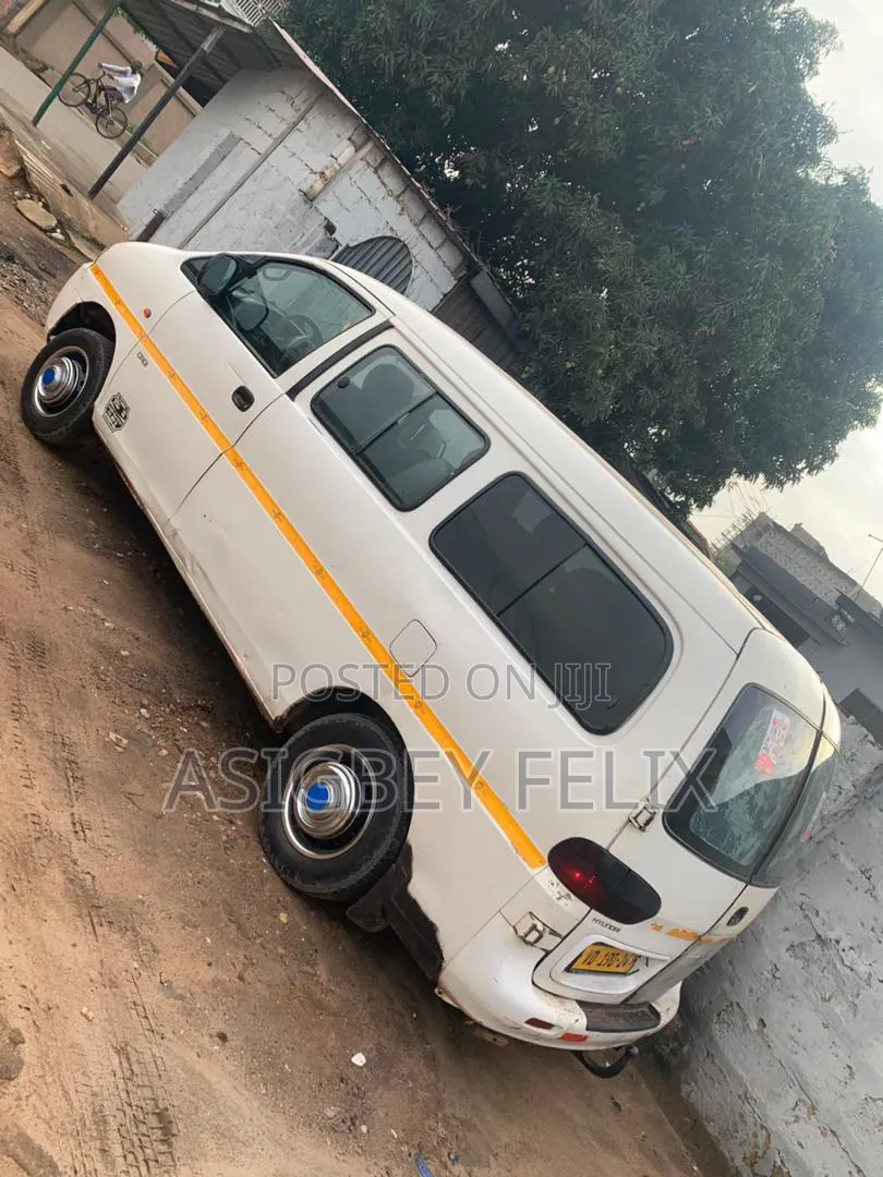 Hyundai H-100 2004 White