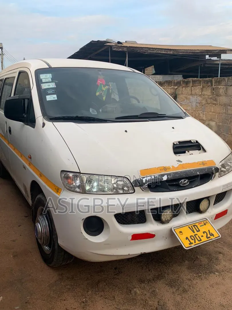 Hyundai H-100 2004 White