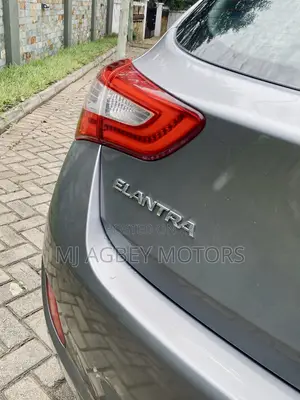 Hyundai Elantra 2016 Silver