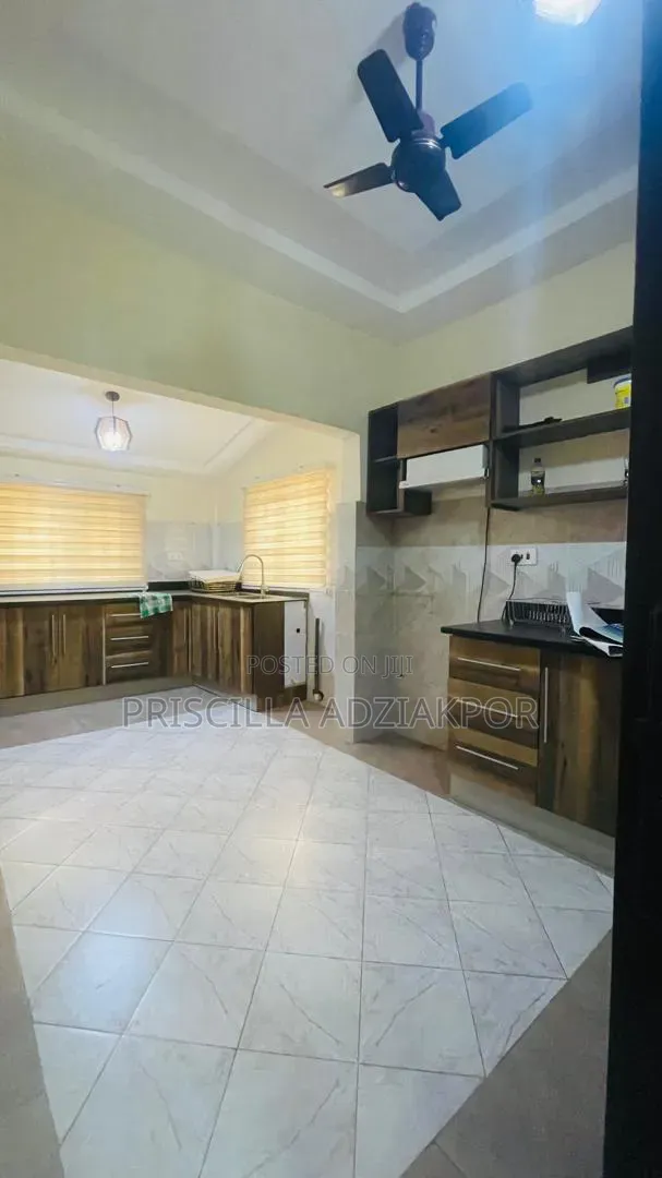 5bdrm House in Gelo Heritage Estate, Mile 7 for rent