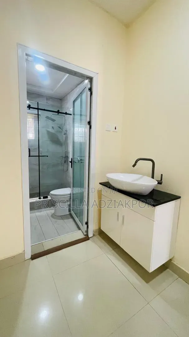 5bdrm House in Gelo Heritage Estate, Mile 7 for rent