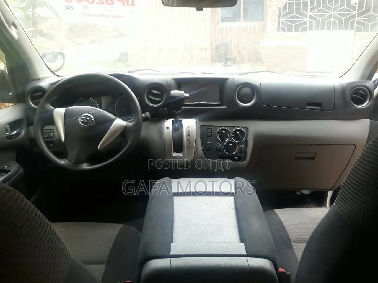 Nissan Caravan (Urvan) 2014 White