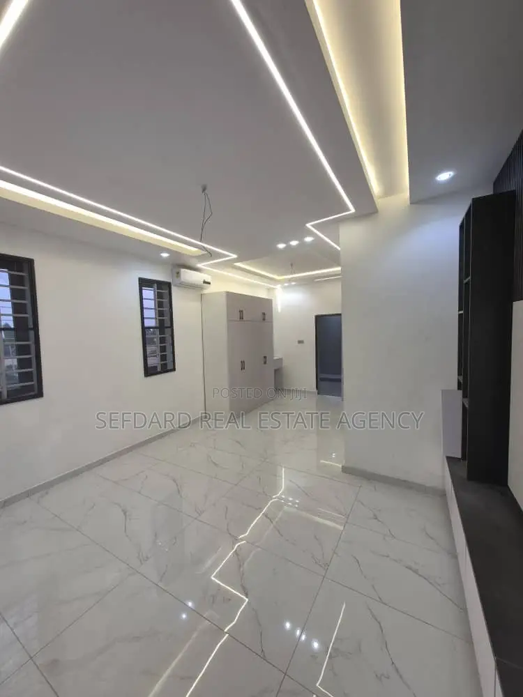 4bdrm Duplex in Sefdard Properties, Ashomang Estate for sale