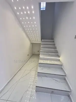 4bdrm Duplex in Sefdard Properties, Ashomang Estate for sale
