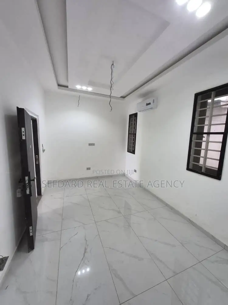 4bdrm Duplex in Sefdard Properties, Ashomang Estate for sale