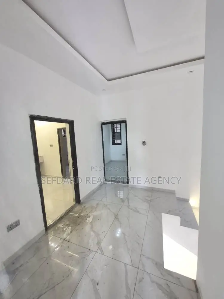 4bdrm Duplex in Sefdard Properties, Ashomang Estate for sale