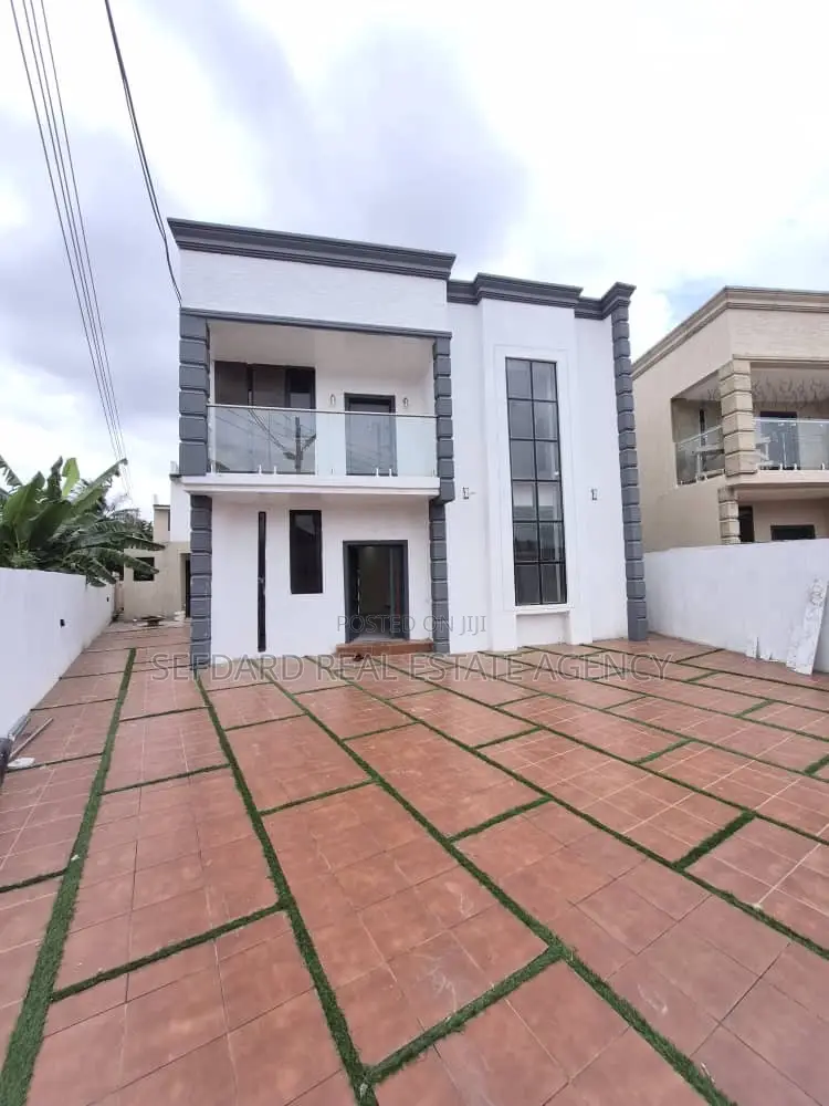 4bdrm Duplex in Sefdard Properties, Ashomang Estate for sale