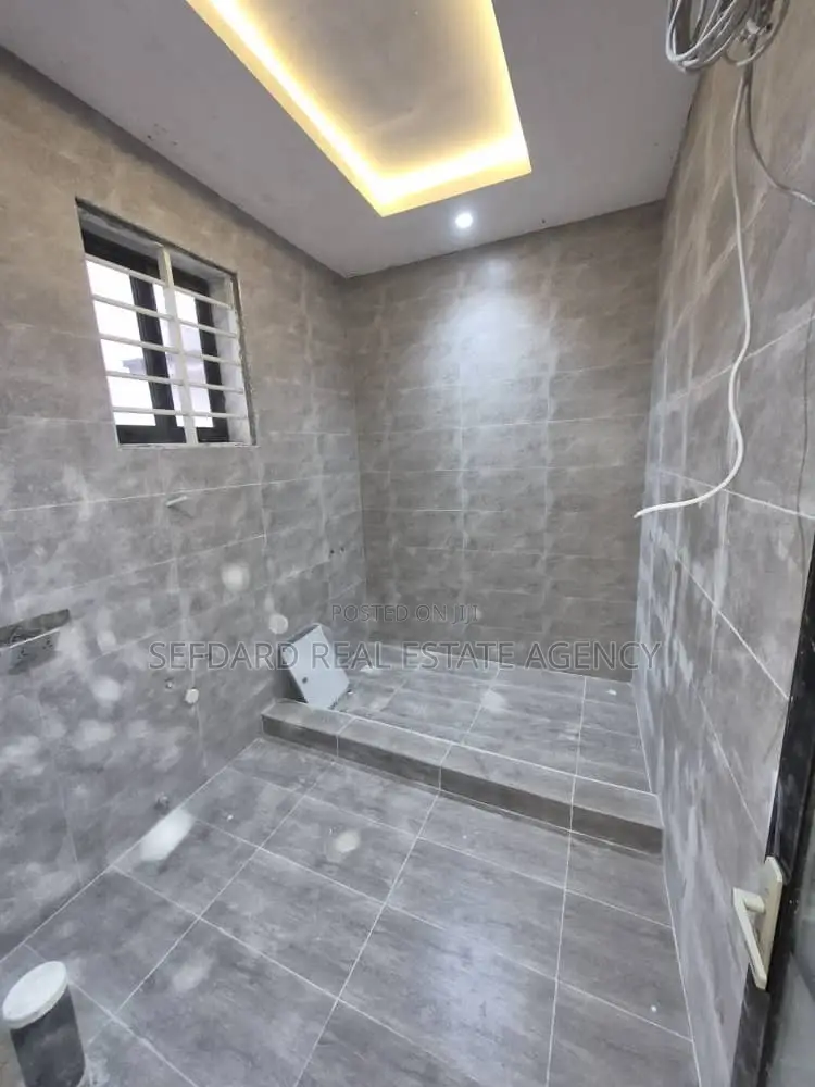 4bdrm Duplex in Sefdard Properties, Ashomang Estate for sale
