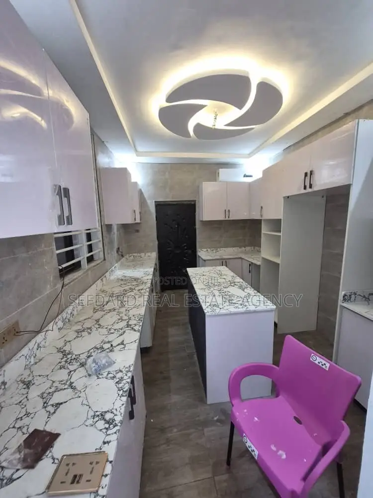 4bdrm Duplex in Sefdard Properties, Ashomang Estate for sale