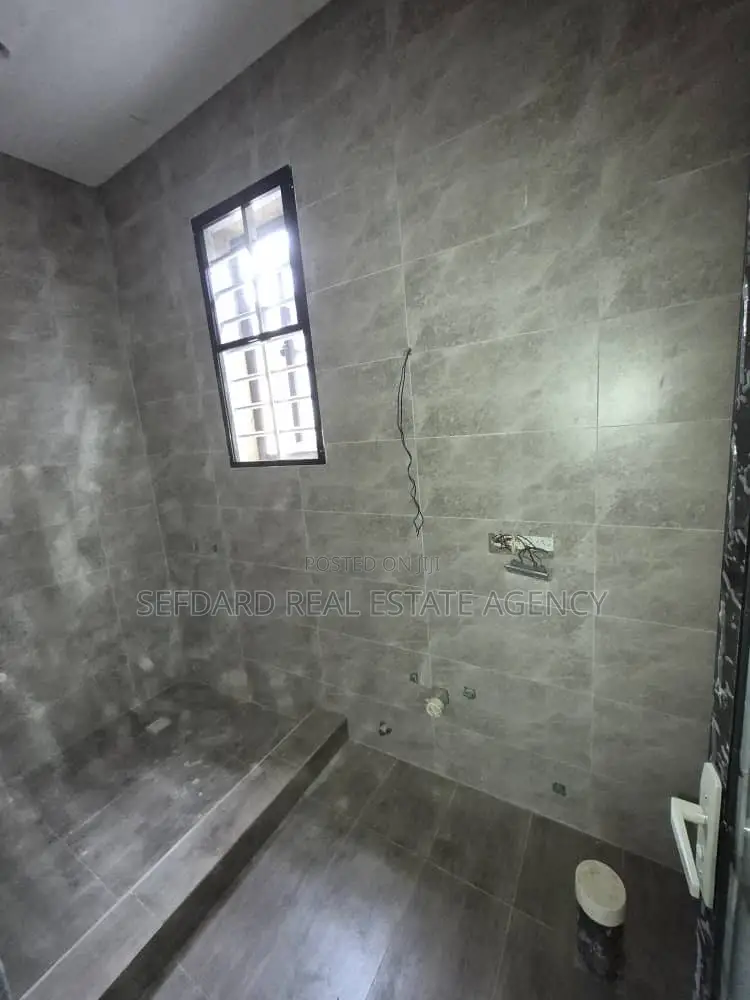 4bdrm Duplex in Sefdard Properties, Ashomang Estate for sale