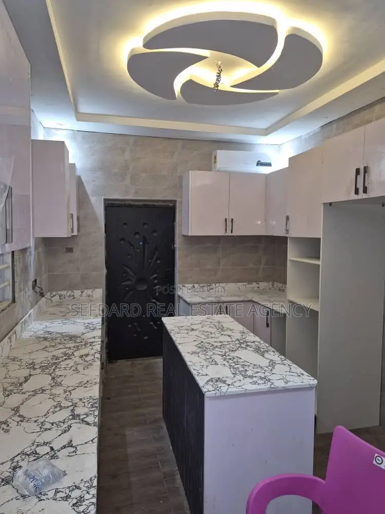 4bdrm Duplex in Sefdard Properties, Ashomang Estate for sale