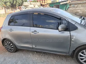 Toyota Yaris Base Hatchback 3dr 2010 Silver