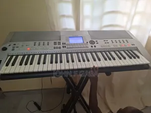 Yamaha PSR S550