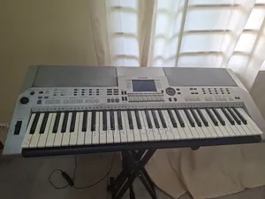 Yamaha PSR S550