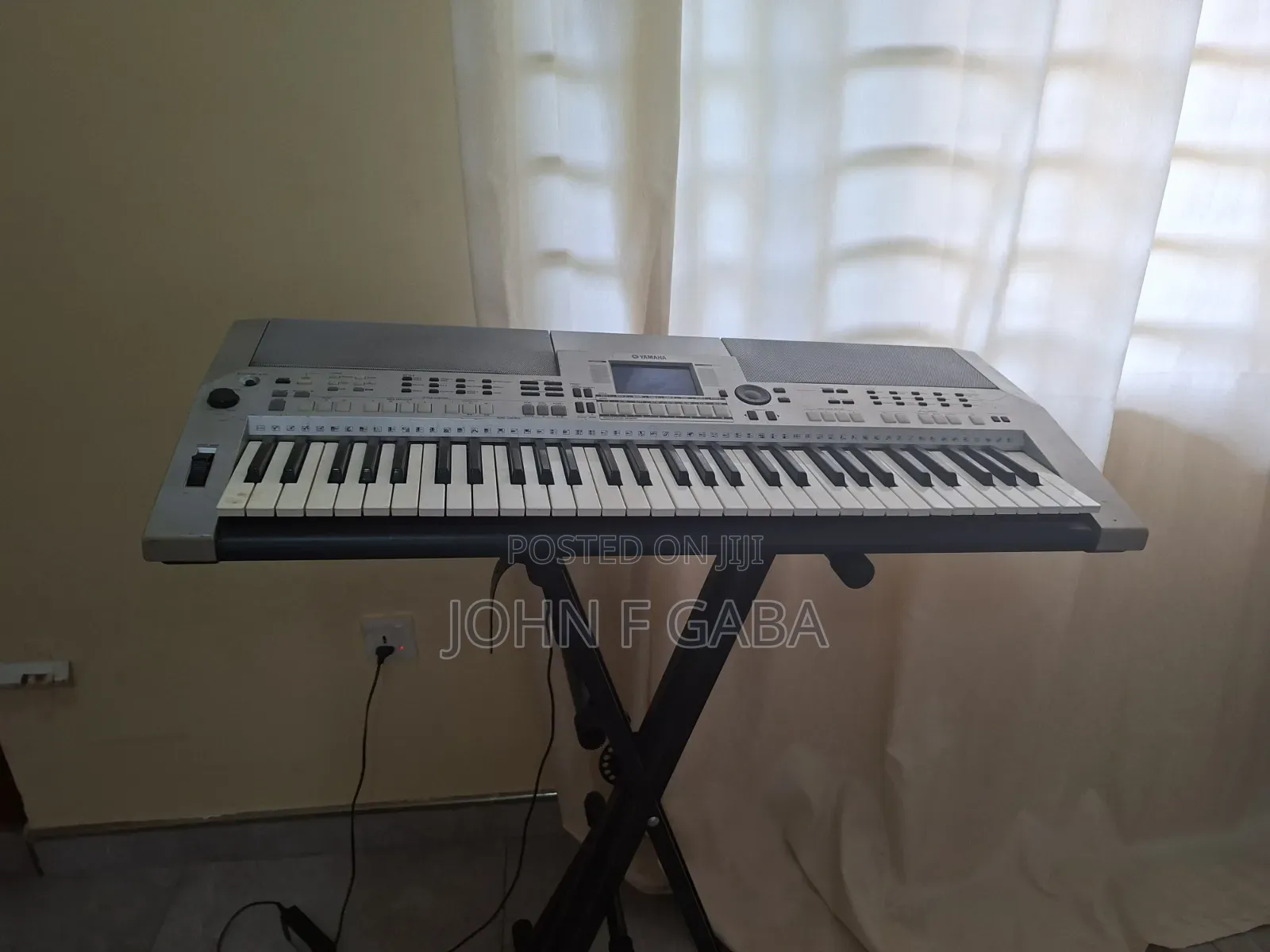 Yamaha PSR S550