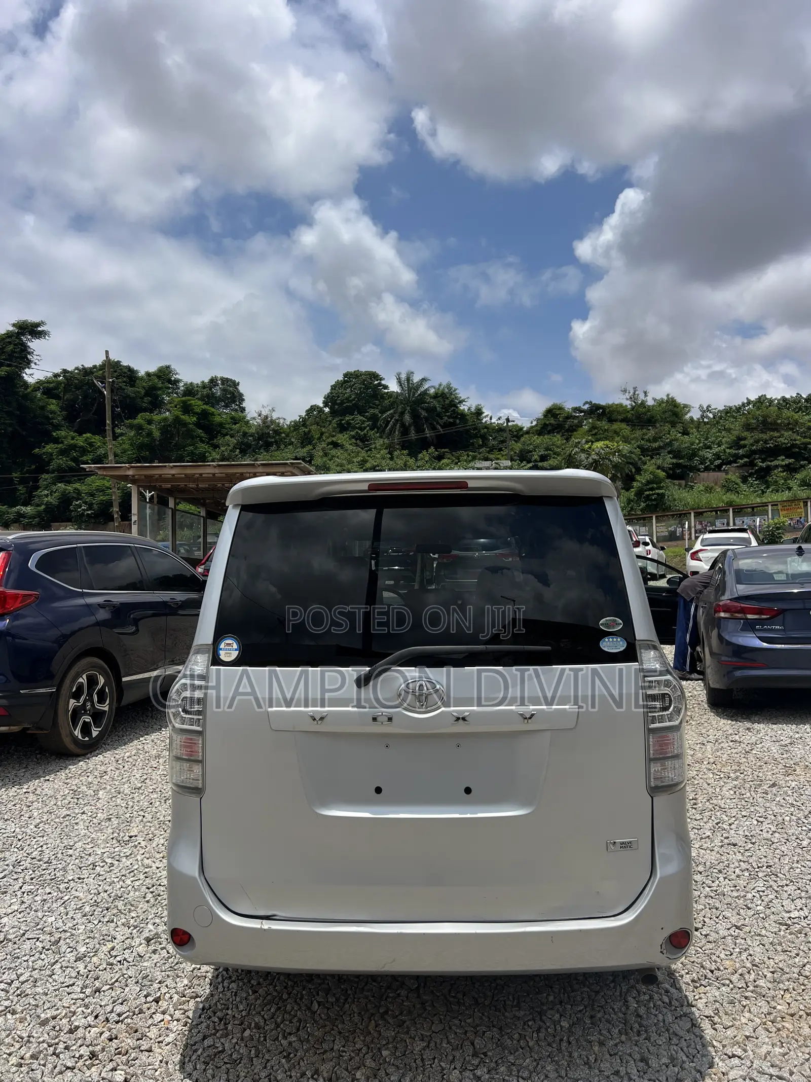 Toyota Voxy 2011 Silver