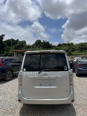 Toyota Voxy 2011 Silver