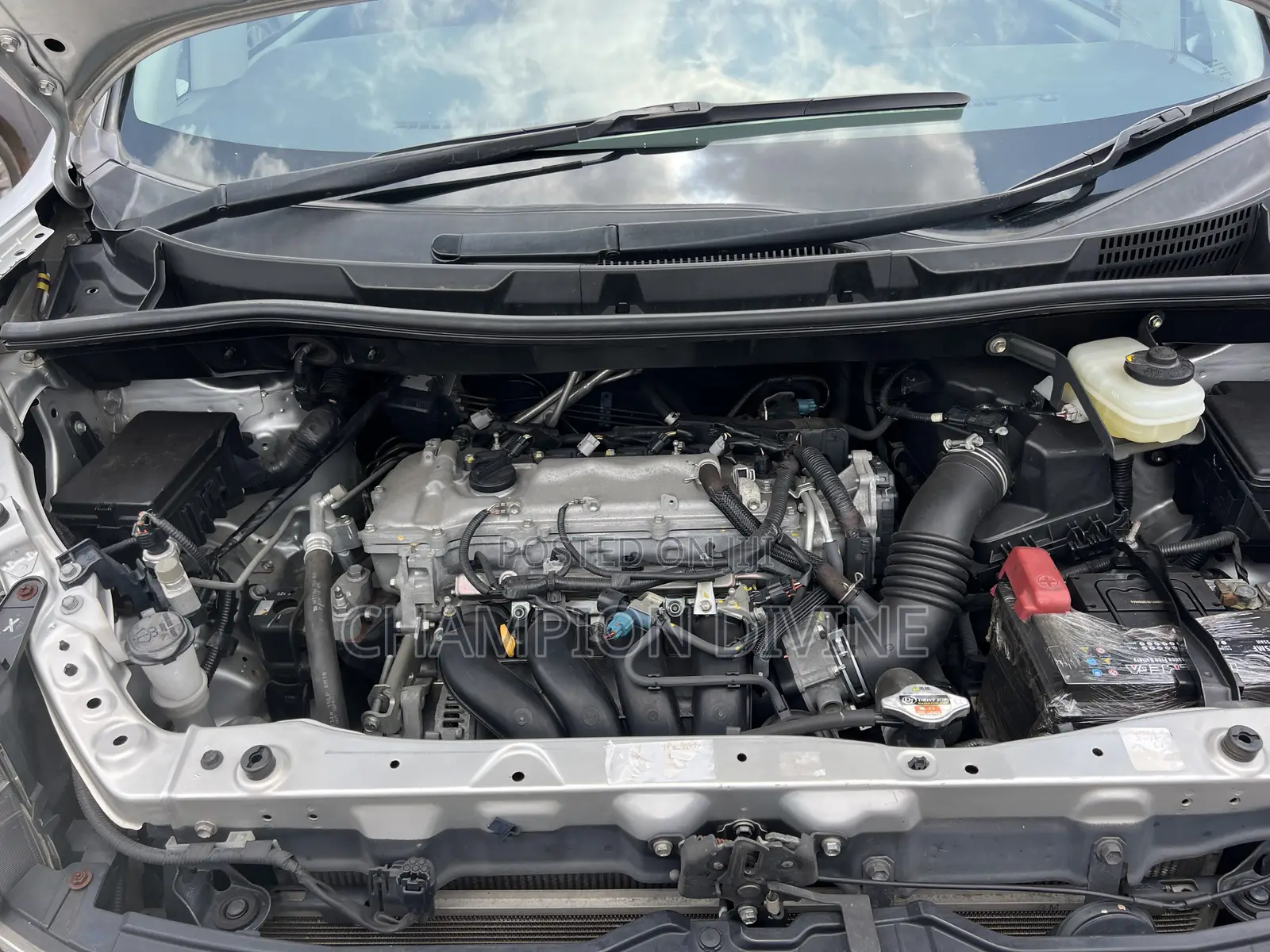 Toyota Voxy 2011 Silver