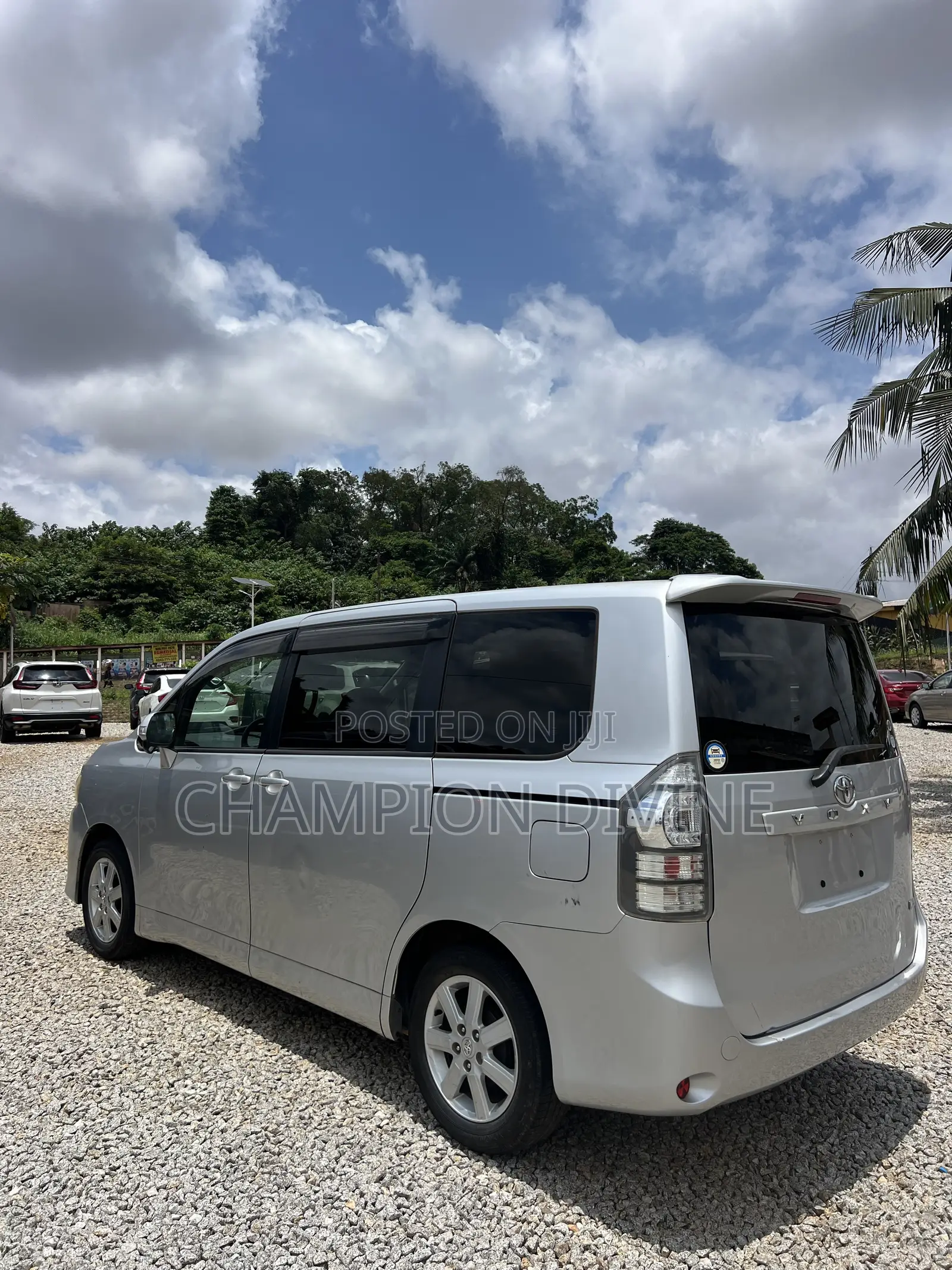 Toyota Voxy 2011 Silver