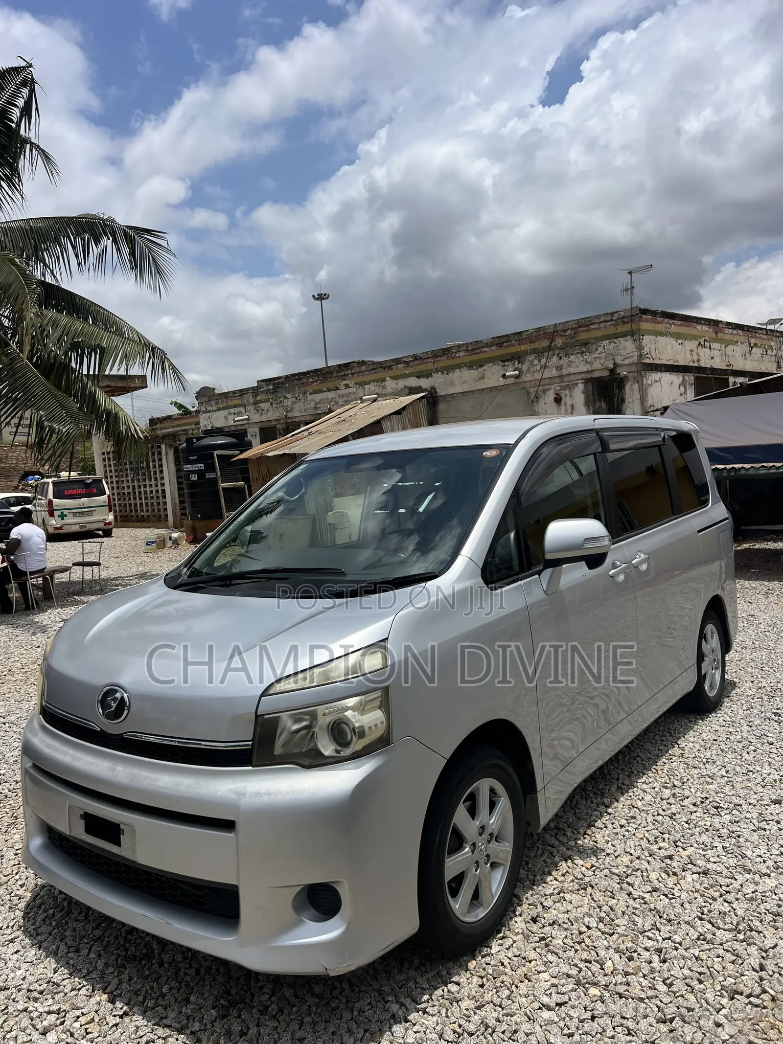 Toyota Voxy 2011 Silver