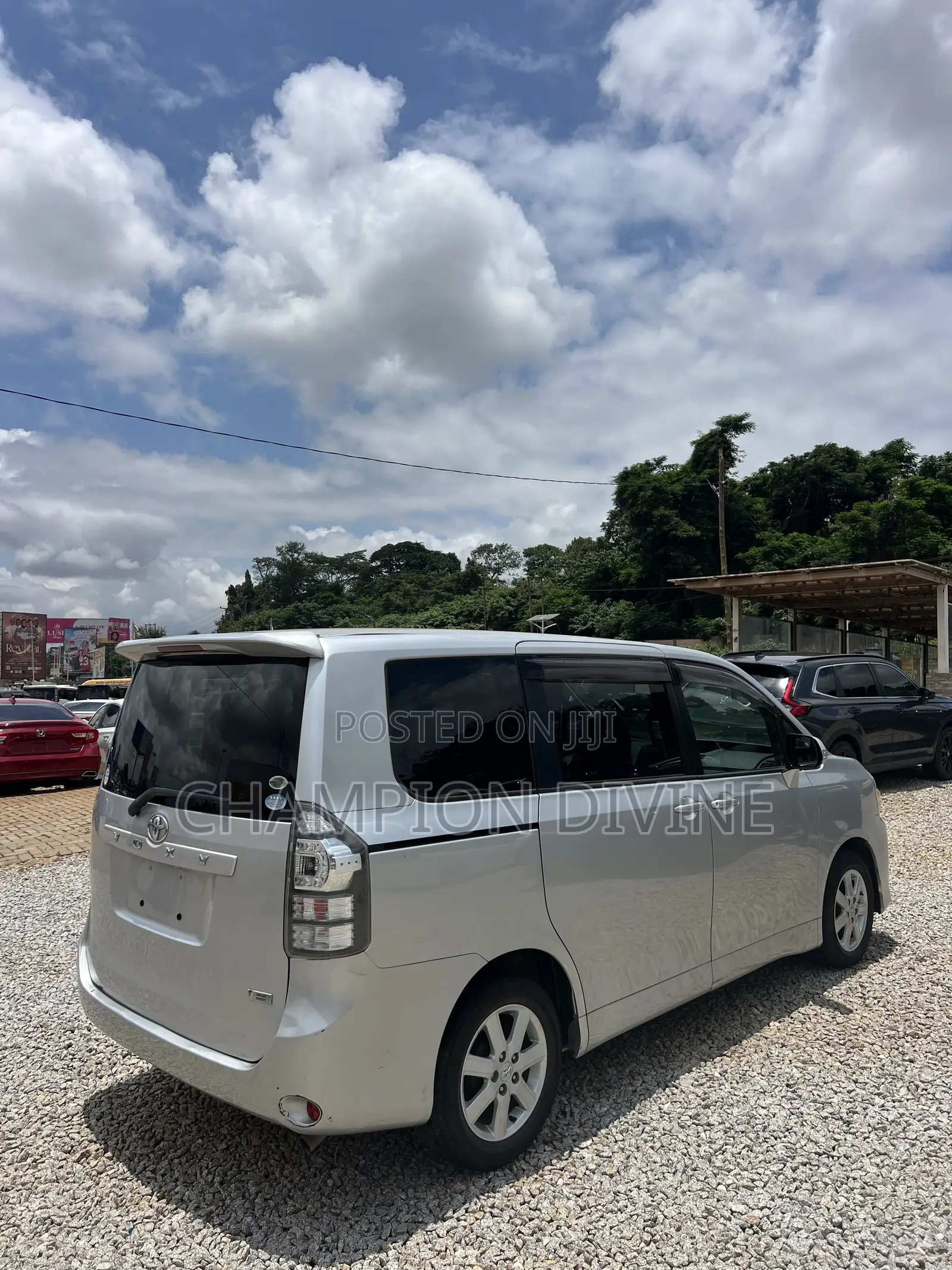 Toyota Voxy 2011 Silver