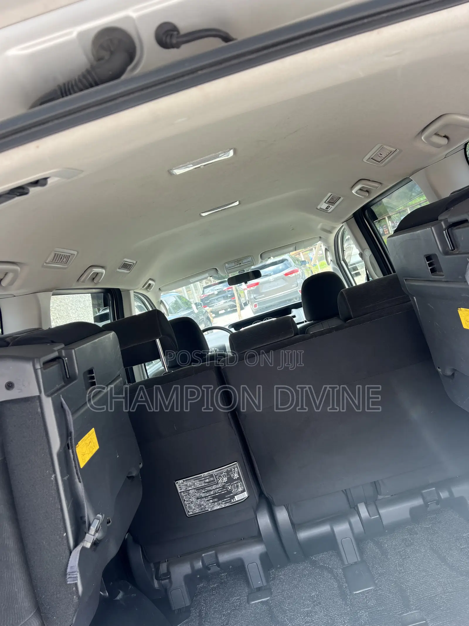 Toyota Voxy 2011 Silver
