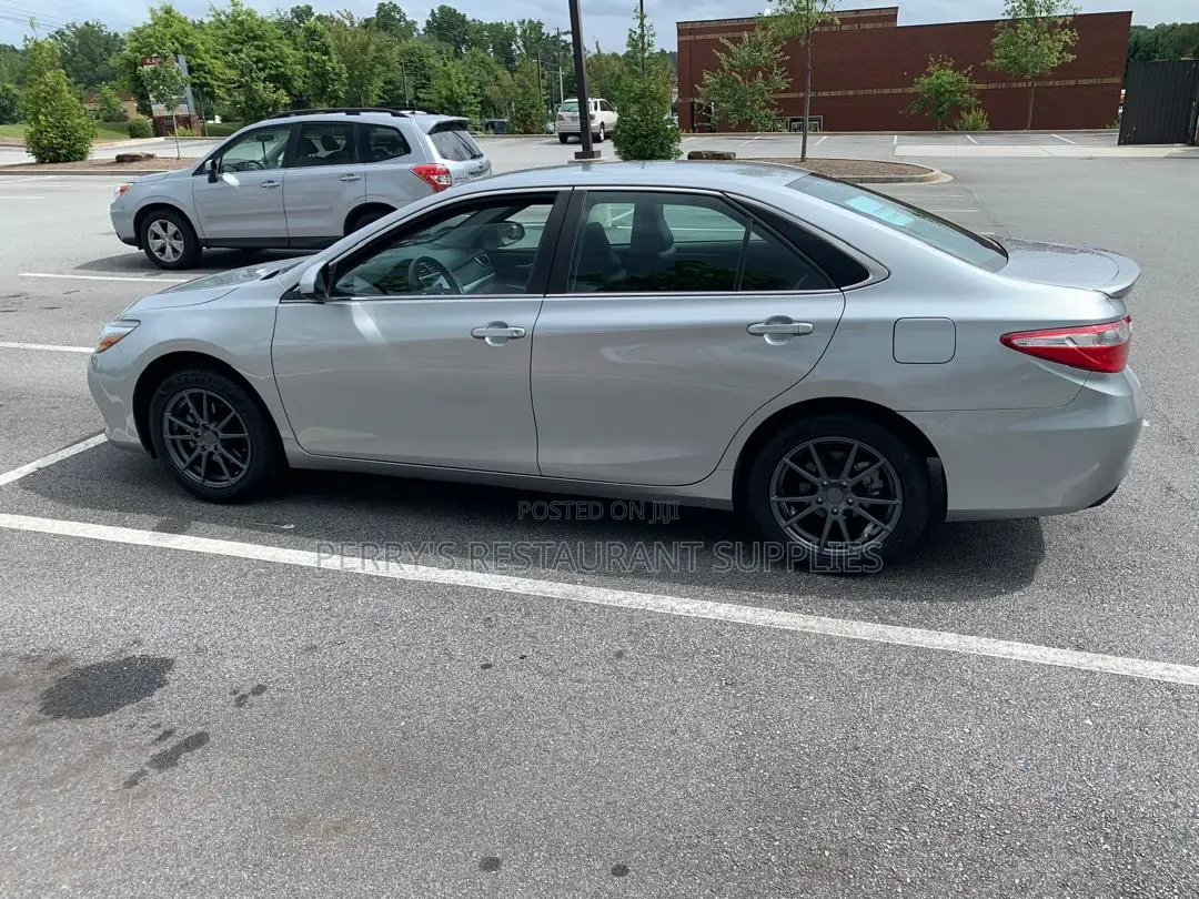 Toyota Camry LE 4dr Sedan (2.5L 4cyl 6A) 2017 Silver