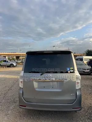 Toyota Voxy 2013