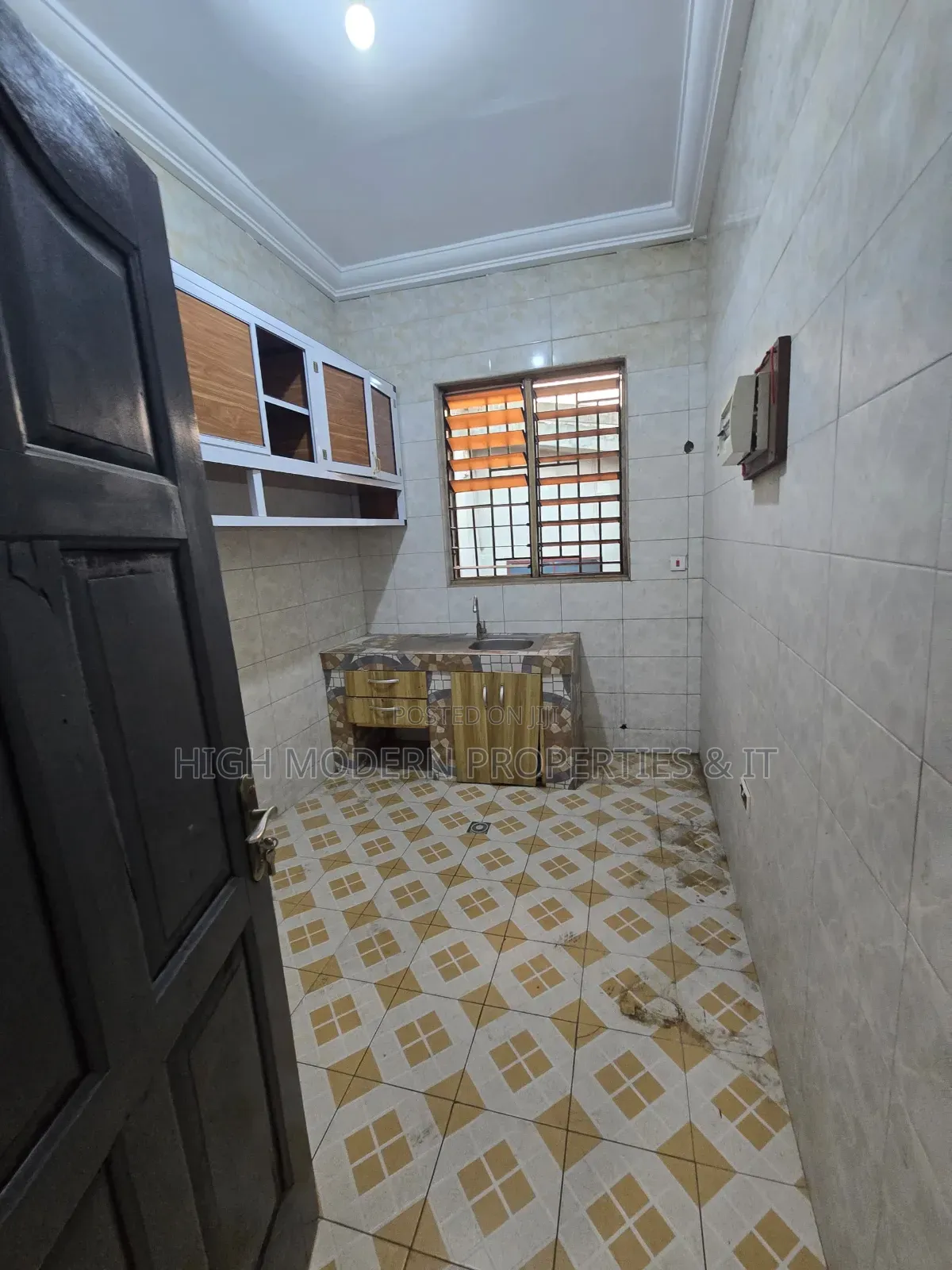 3bdrm Apartment in San Hotel, New Town for rent