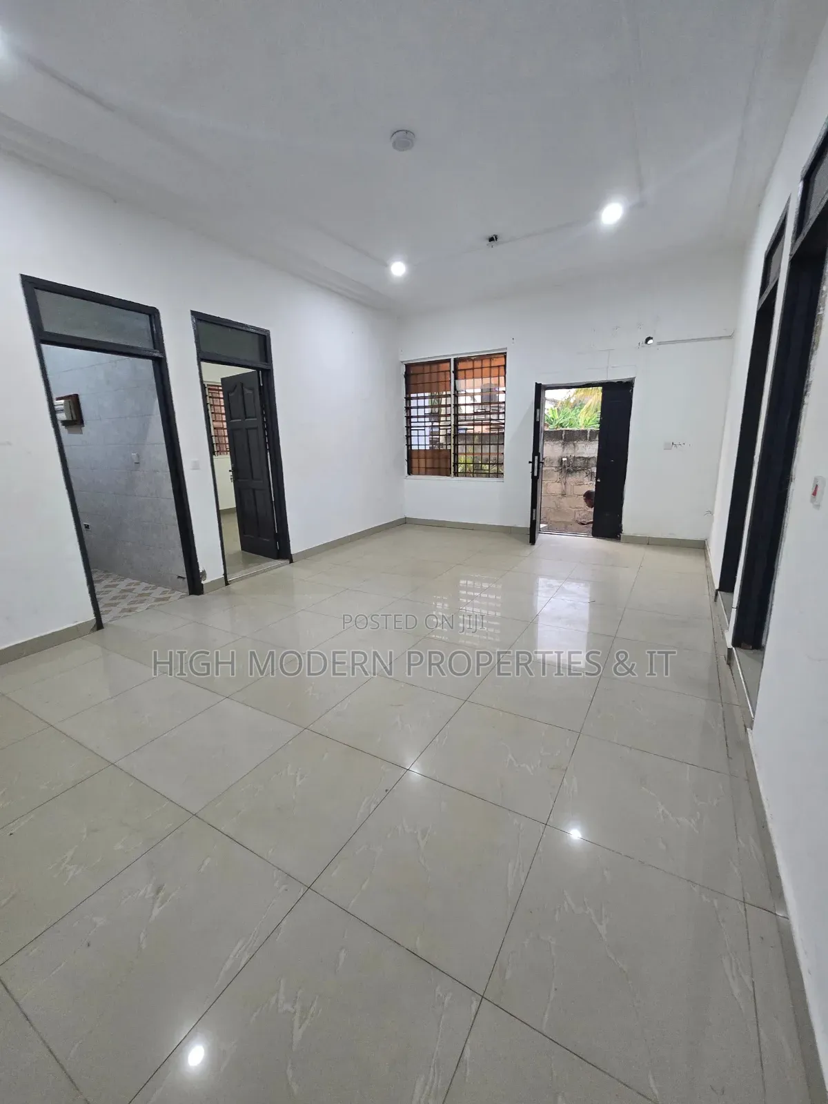 3bdrm Apartment in San Hotel, New Town for rent