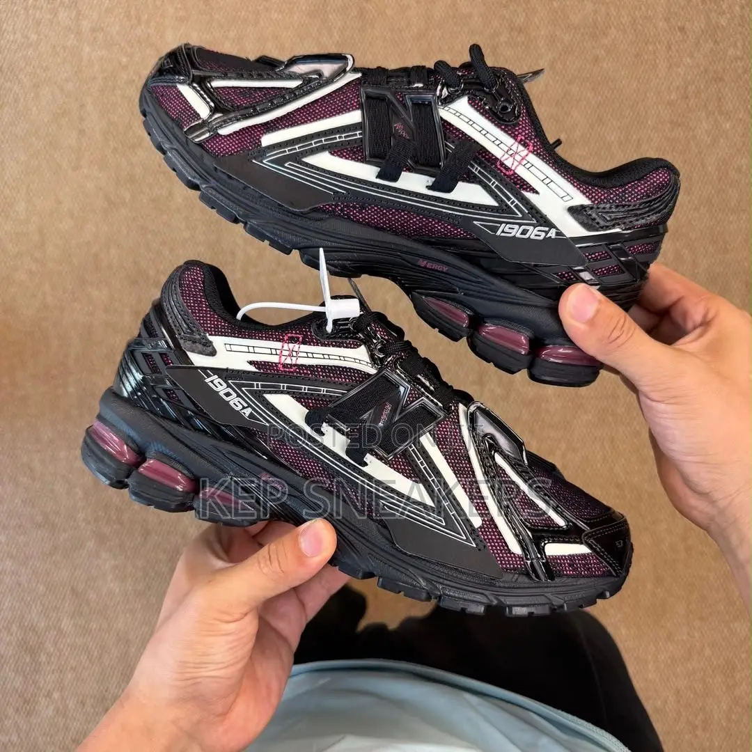 New Balance 1906A "Black/Dragon Berry"