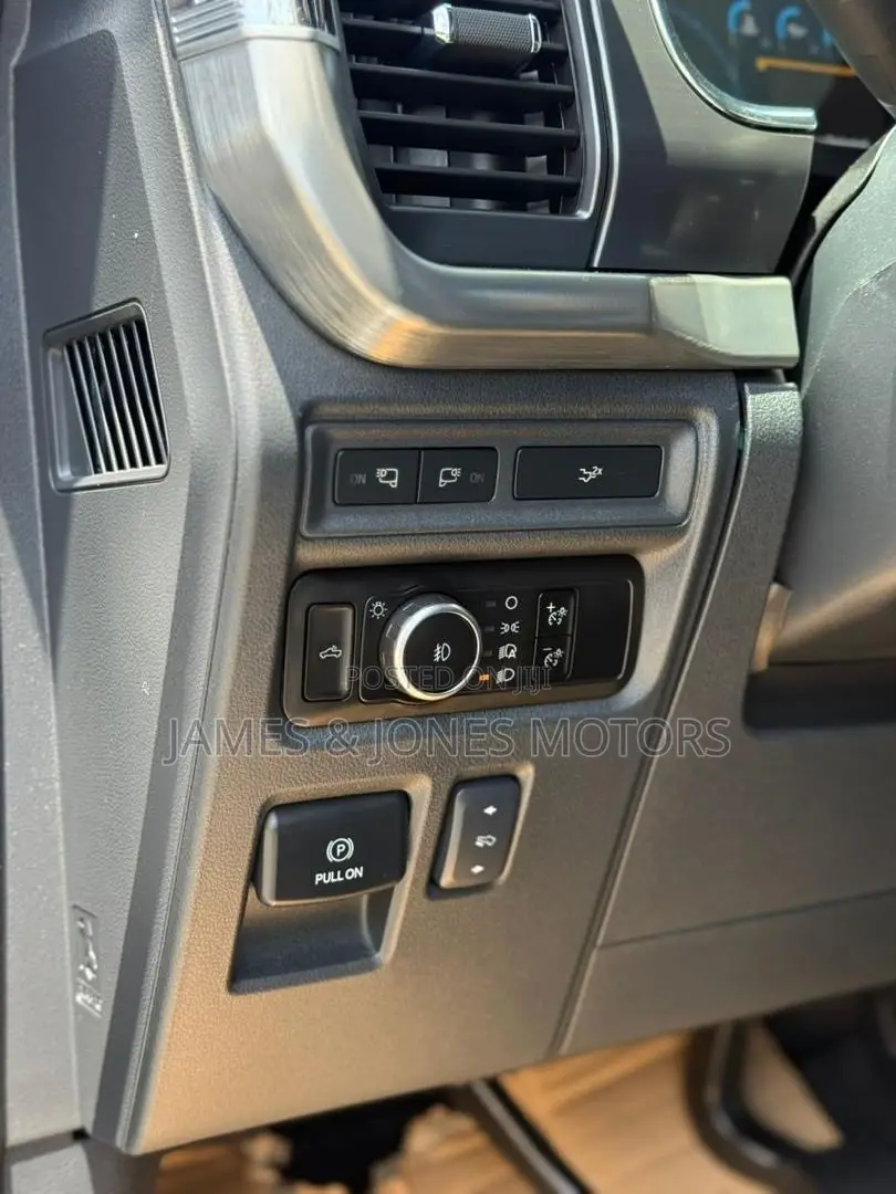 Ford F-150 LARIAT 2023 White