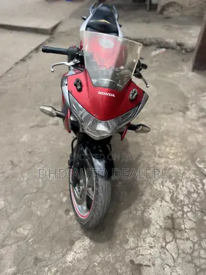 Honda CBR 2011 Red
