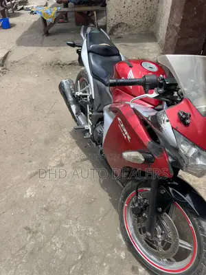 Honda CBR 2011 Red