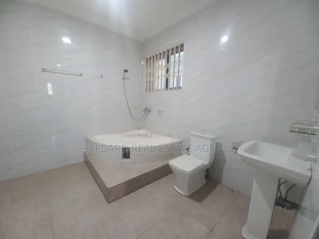 7bdrm House in Sefdard Properties, East Legon for rent