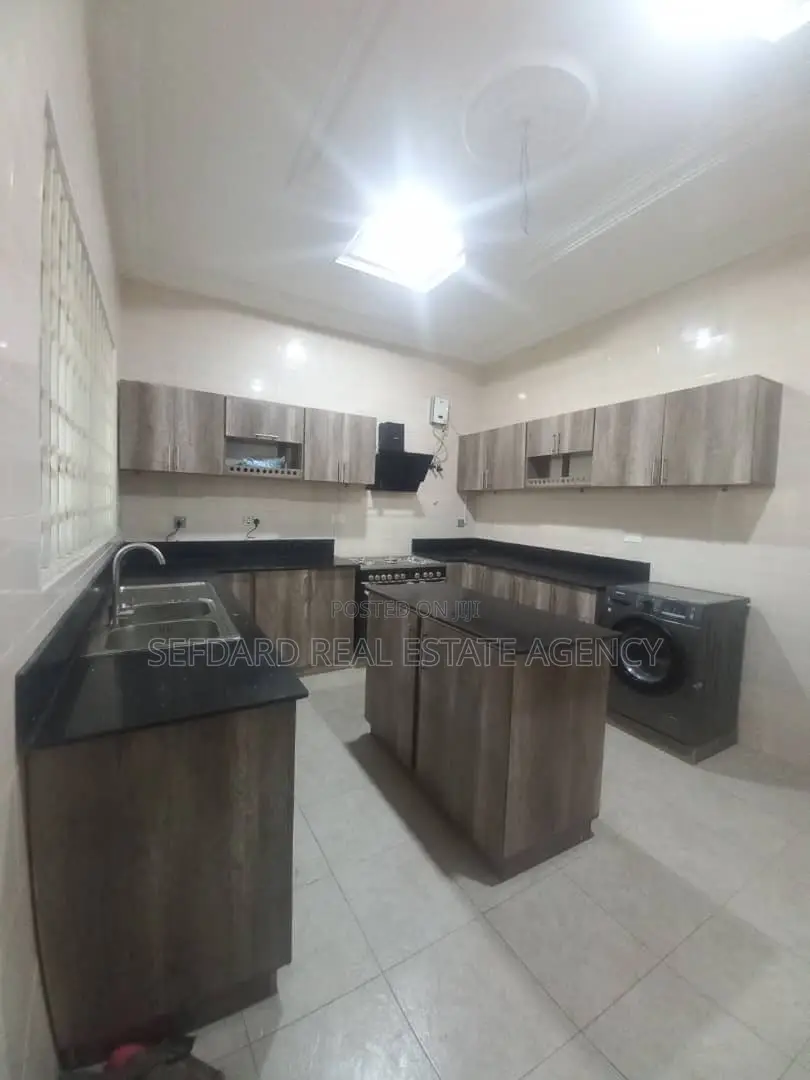 7bdrm House in Sefdard Properties, East Legon for rent