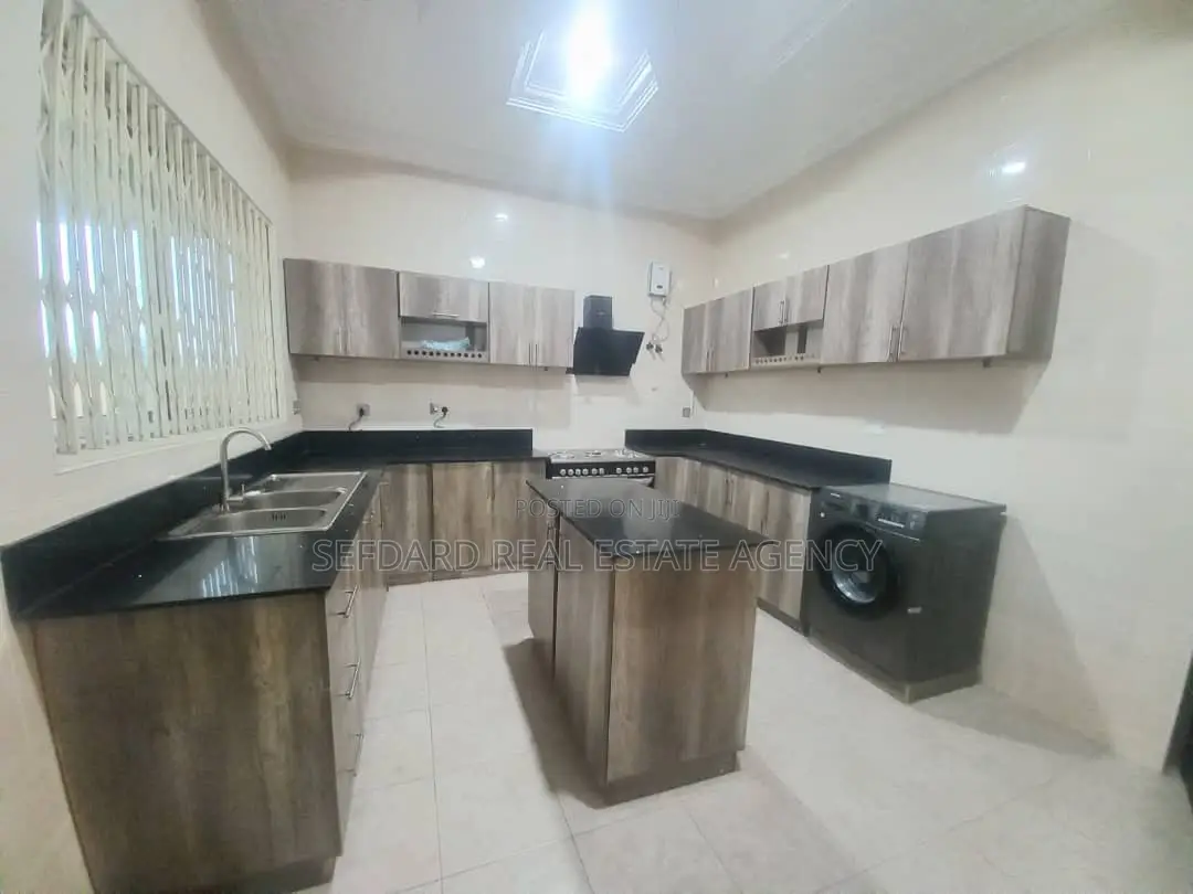 7bdrm House in Sefdard Properties, East Legon for rent