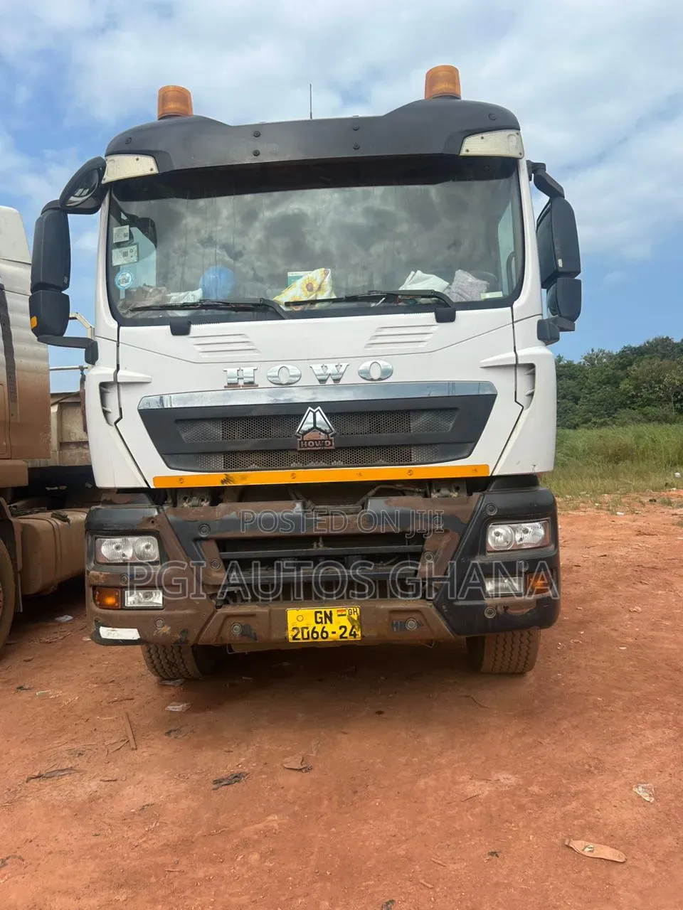 Sinotruk Howo TX Heavy-Duty Commercial Truck
