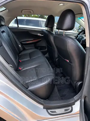 Toyota Corolla LE Special Edition 4dr Sedan (1.8L 4cyl 4A) 2013 Silver