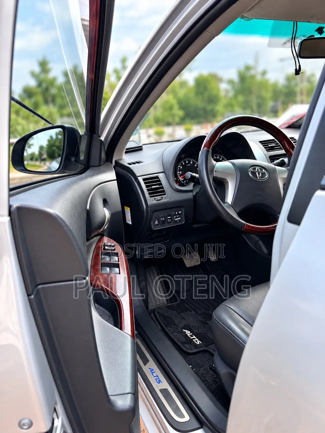 Toyota Corolla LE Special Edition 4dr Sedan (1.8L 4cyl 4A) 2013 Silver