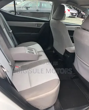 Toyota Corolla LE 4dr Sedan (1.8L 4cyl CVT) 2017 White