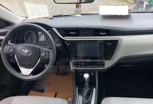 Toyota Corolla LE 4dr Sedan (1.8L 4cyl CVT) 2017 White