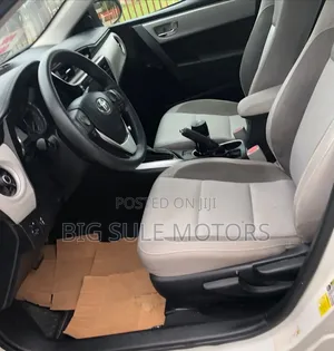 Toyota Corolla LE 4dr Sedan (1.8L 4cyl CVT) 2017 White